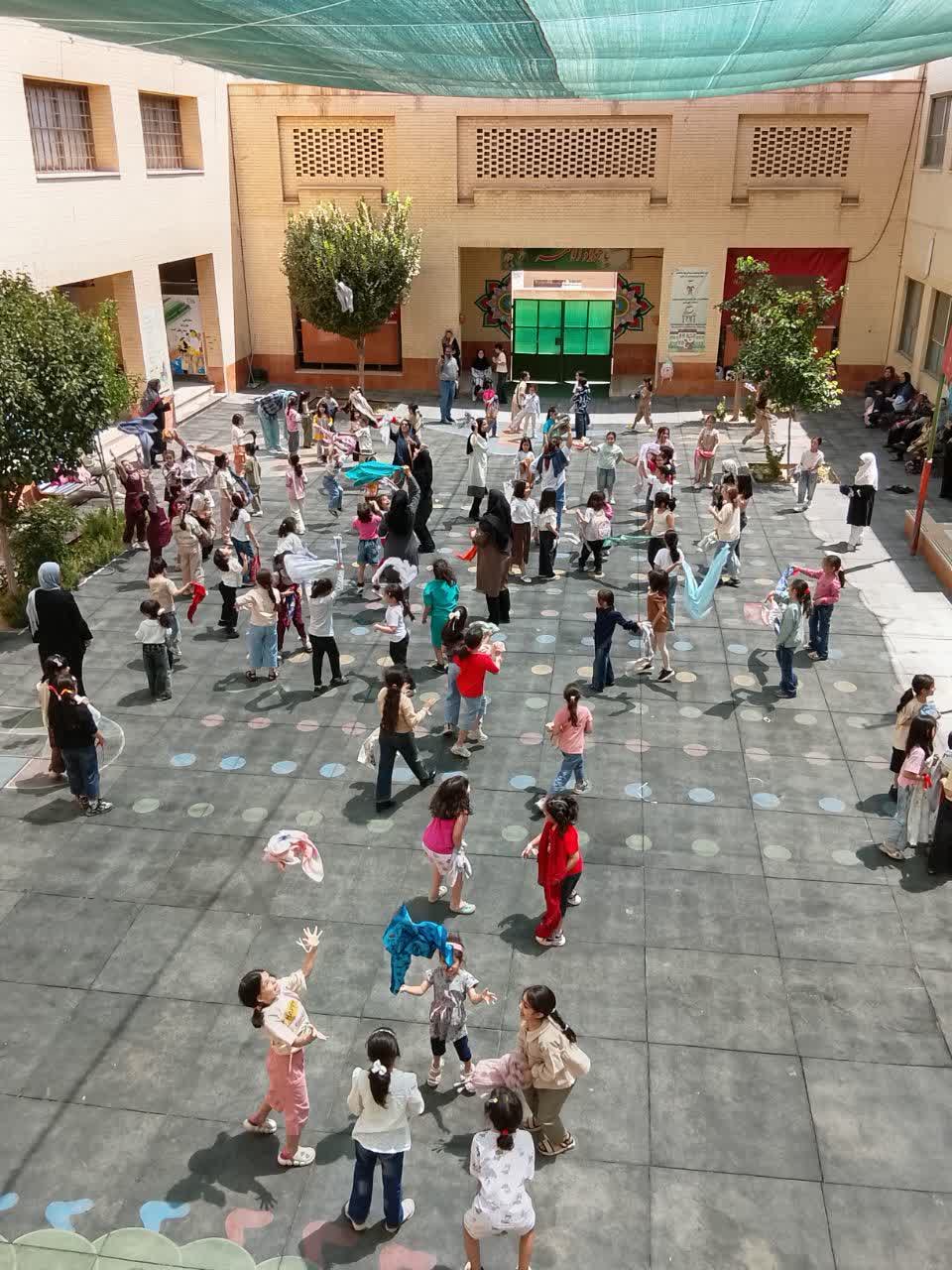 یک روز شاد با بازی